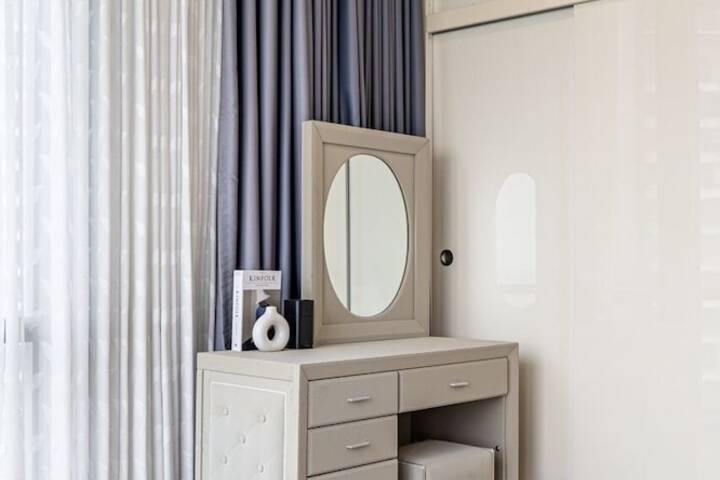 Room 37 of 243