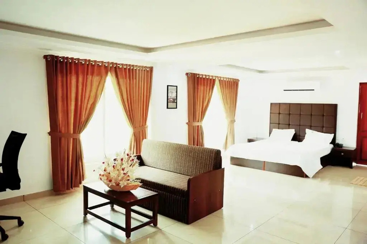 Room 4 of 5