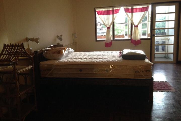 Room 8 of 27