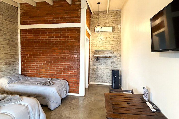Room 9 of 104