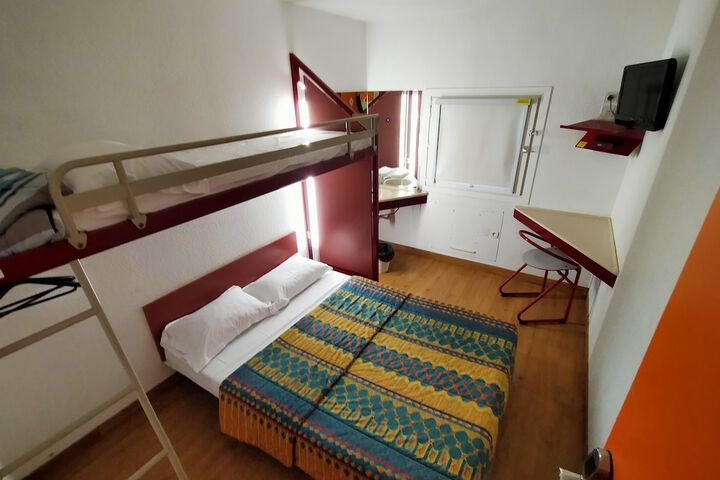 Room 4 of 26