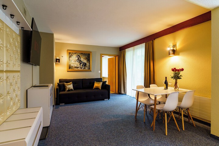 Room 25 of 95