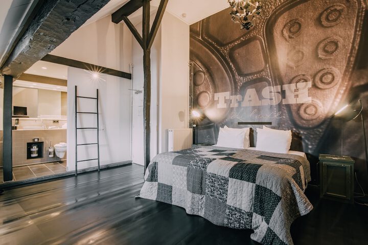Room 11 of 31