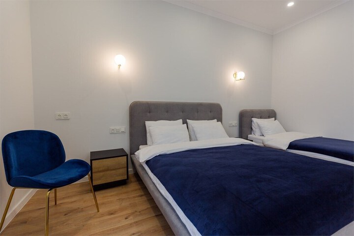 Room 7 of 13