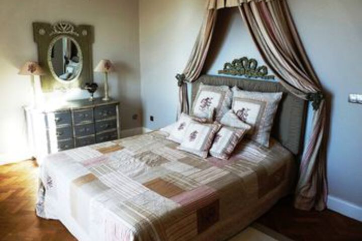 Room 9 of 26