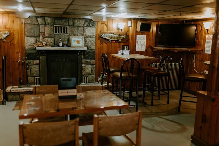 Lounge 98 of 132
