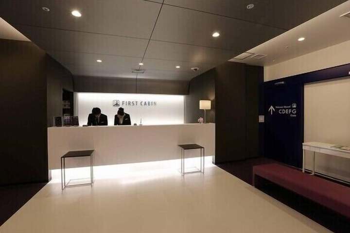 Check-in/check-out kiosk