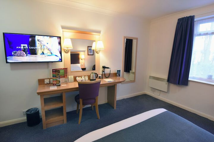 Room 10 of 27