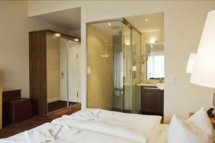 Room 15 of 50