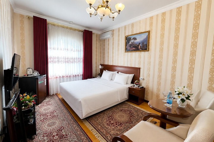 Room 34 of 48