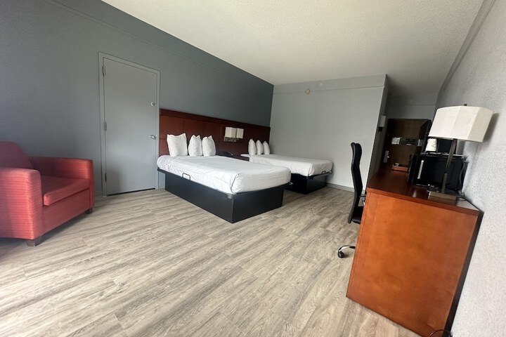 2 Double Beds (24 of 29)