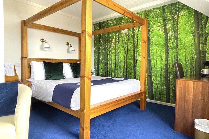 Room 36 of 208