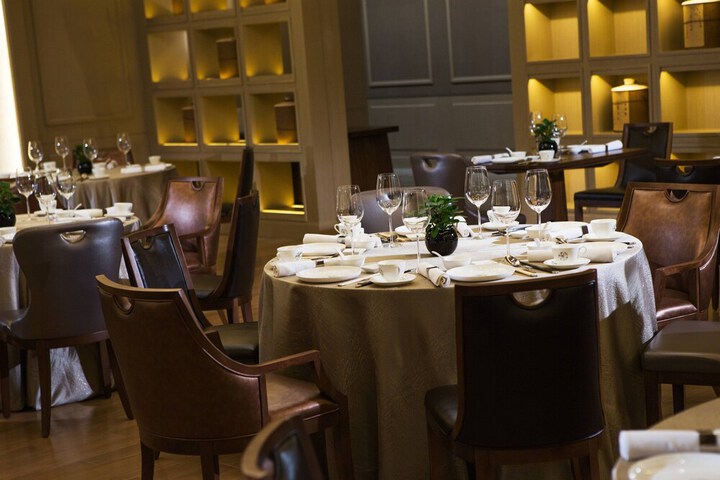 Dining 66 of 100