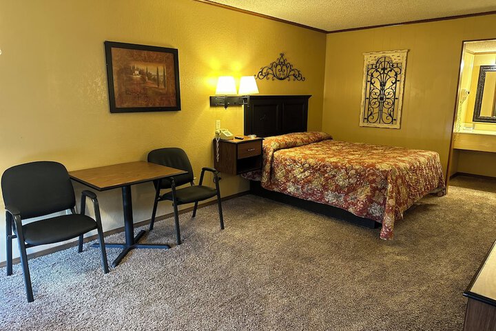 Room 10 of 26