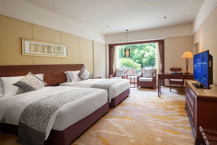 Room 8 of 28