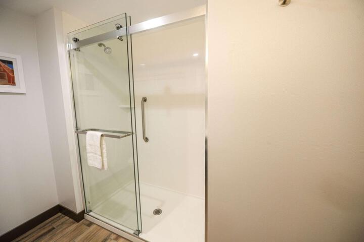1 King Mobility Accessible with Tub (13 of 25)