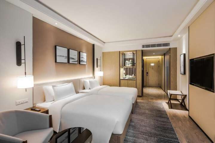 Room 21 of 34