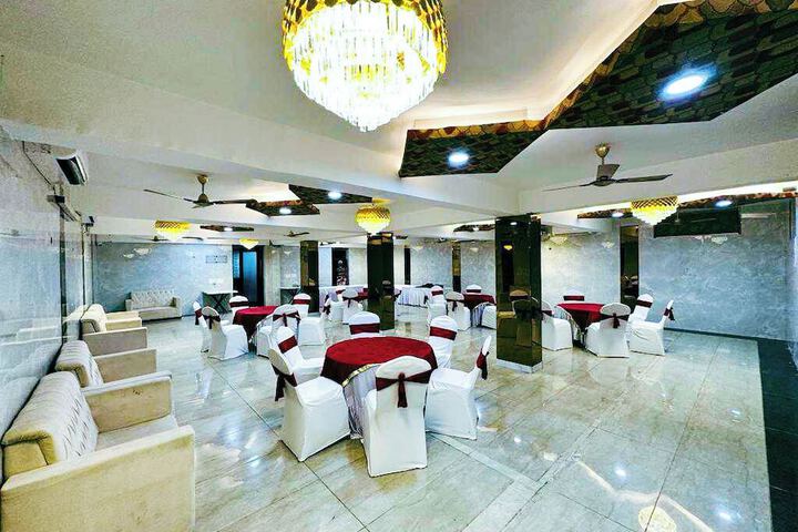Ballroom/Hall 31 of 44