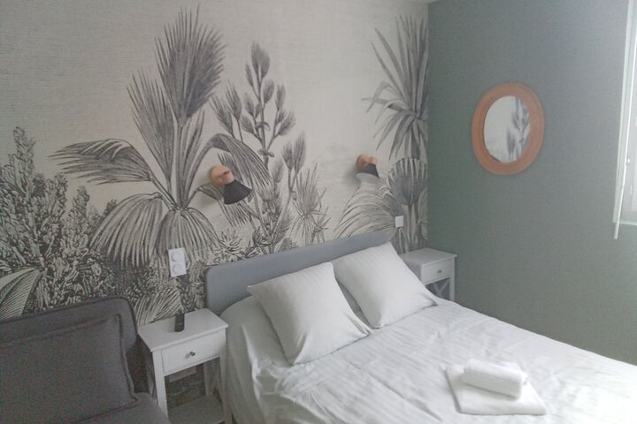 Room 13 of 33