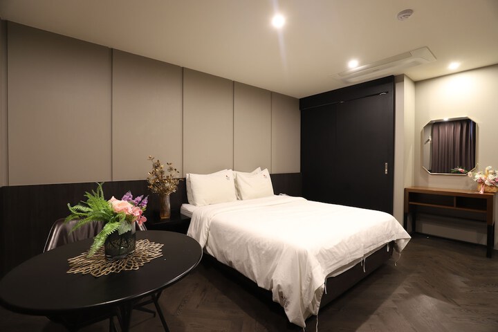 Room 43 of 87