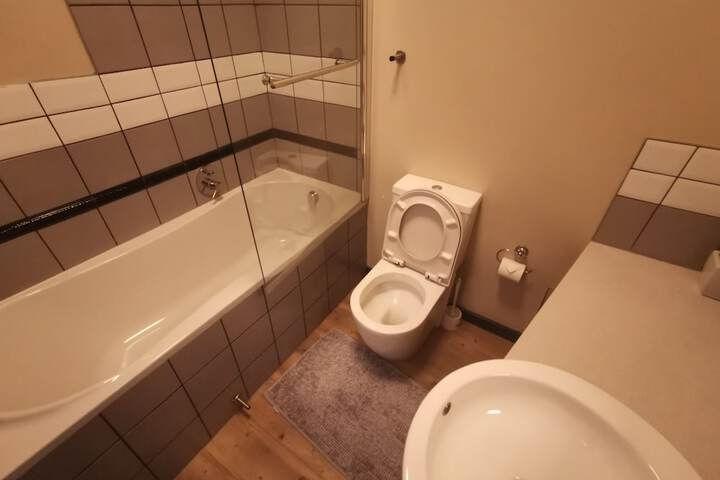 Room 169 of 215