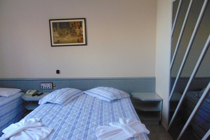 Room 11 of 23