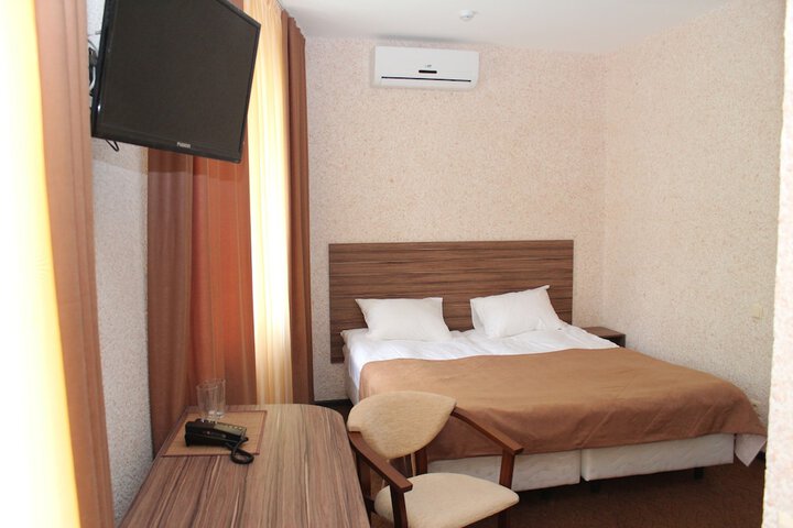 Room 9 of 40