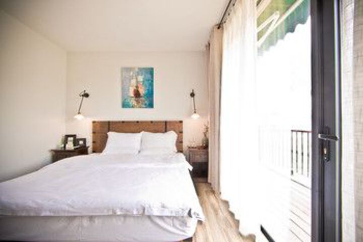 Room 12 of 37