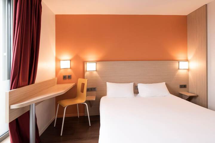 Room 4 of 84