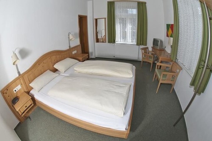 Room 15 of 31