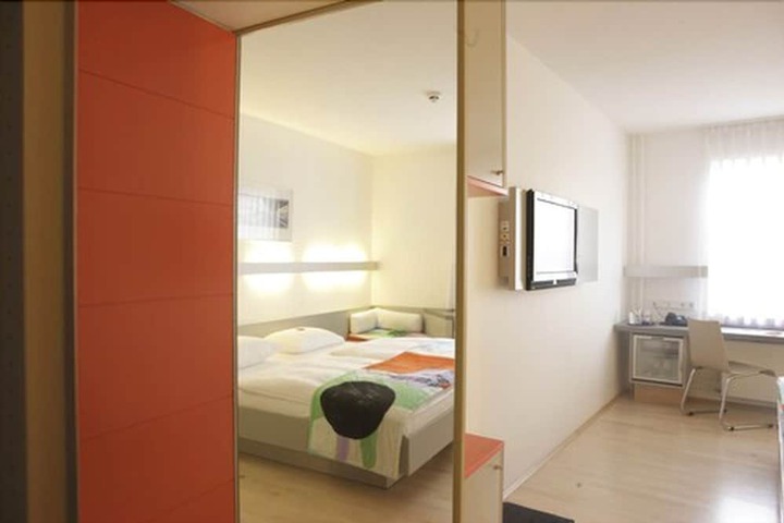 Room 13 of 49