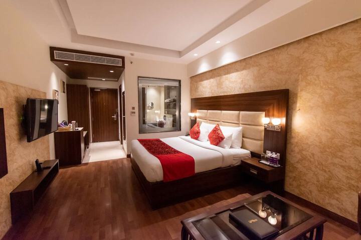 Room 2 of 74