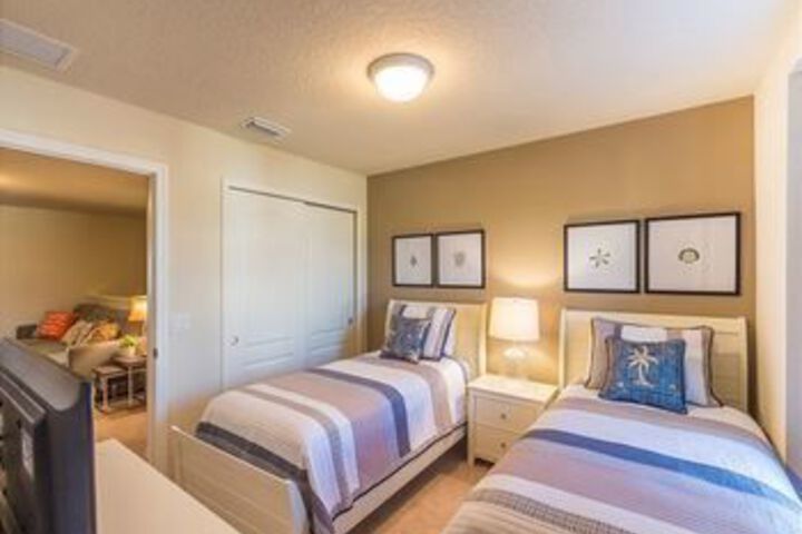 Room 4 of 16
