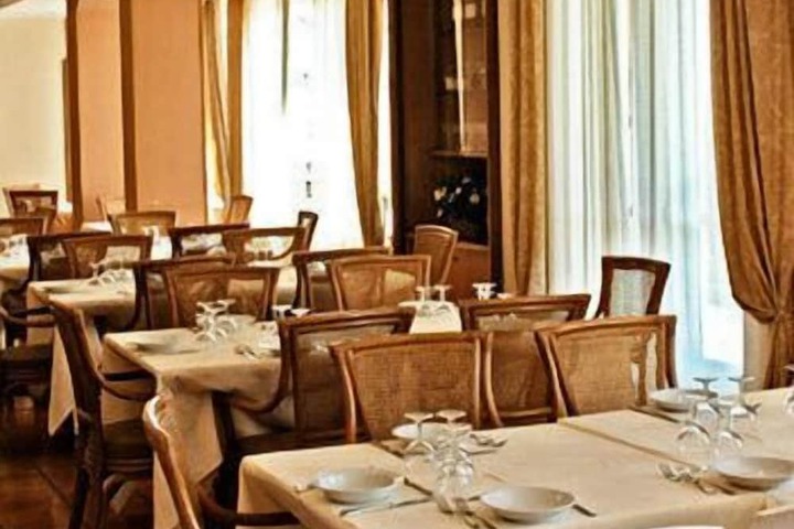 Dining 10 of 21