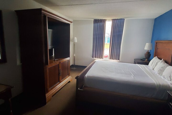 Room 9 of 32
