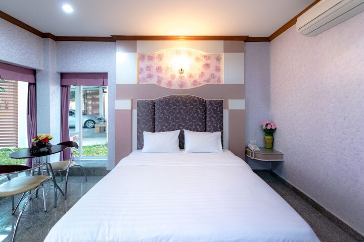 Room 15 of 33