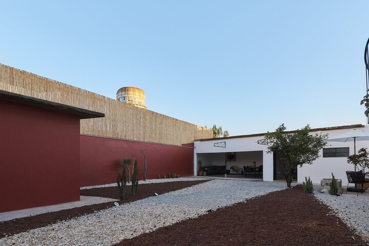 Hotel Exterior 42 of 47