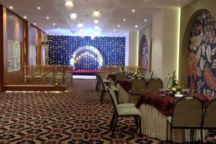 Ballroom/Hall 44 of 93