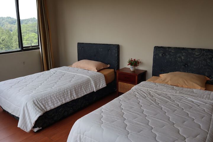 Room 4 of 15