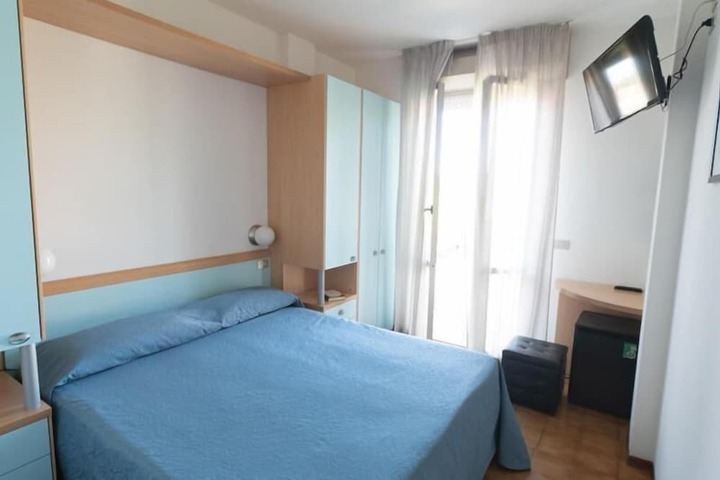 Room 10 of 66