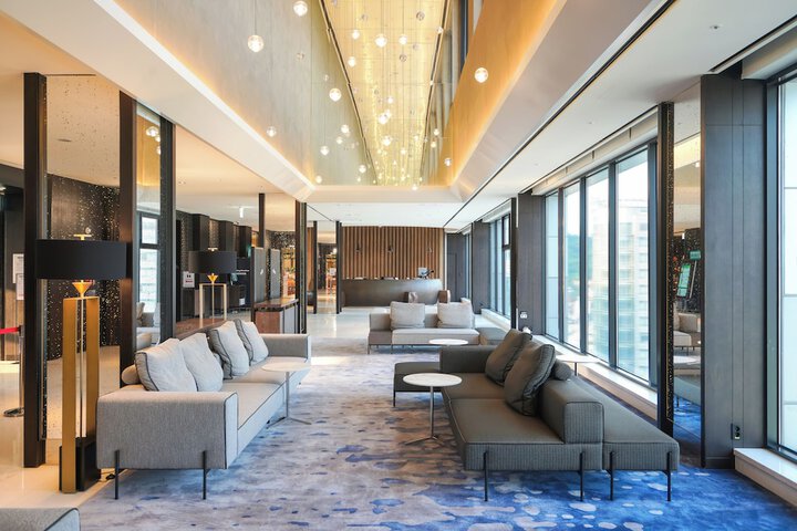 Entrance & Lobby