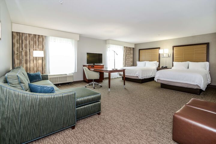 2 Queen Beds Mobility Accessible with Tub (2 of 17)