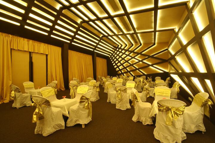 Ballroom/Hall 31 of 39