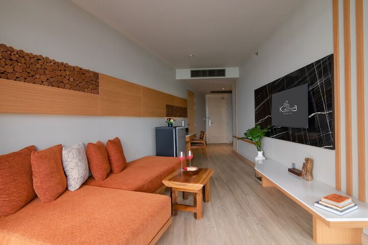 Room 33 of 144