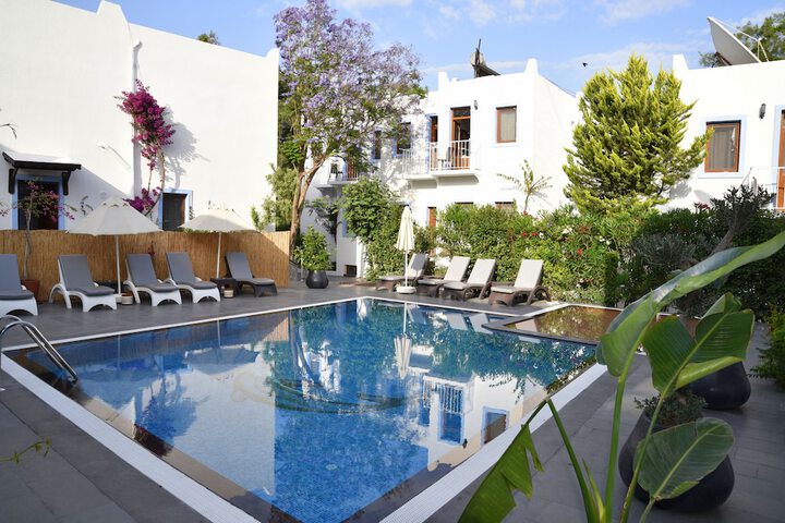 Pool Hotel