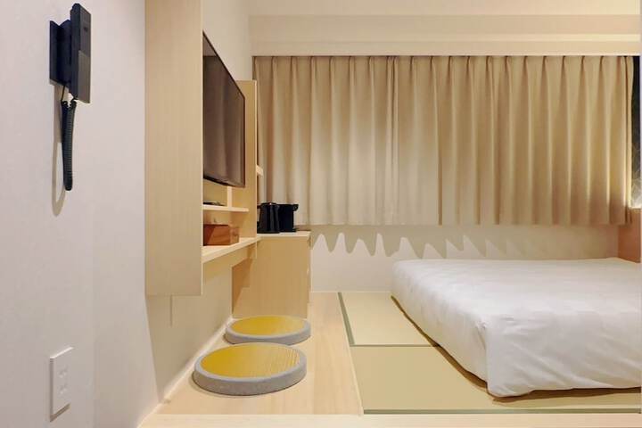 Room 3 of 28