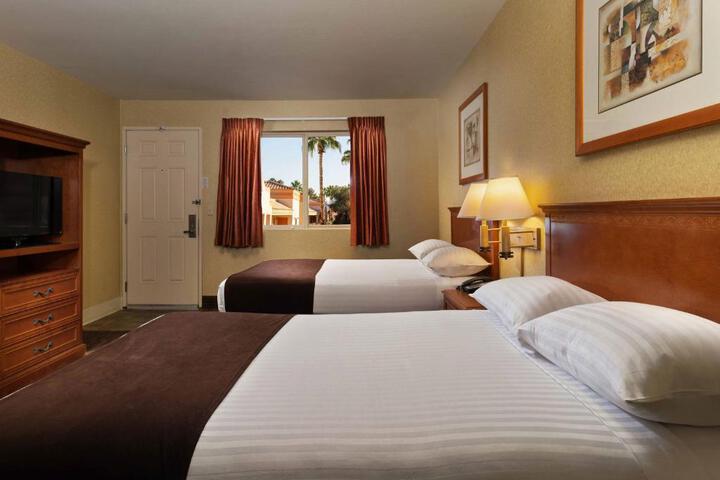 Suite Deluxe King Bed (1 of 11)