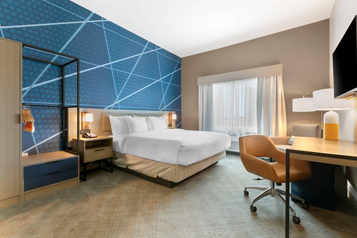 Room 13 of 34
