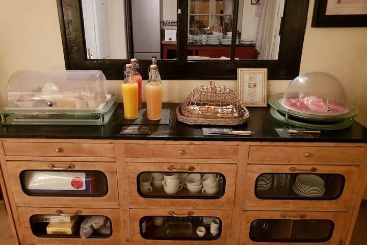 Dining 42 of 63