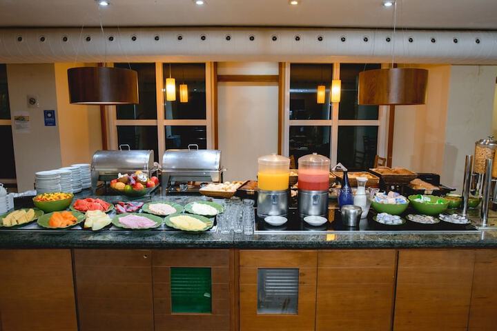 Dining 40 of 51
